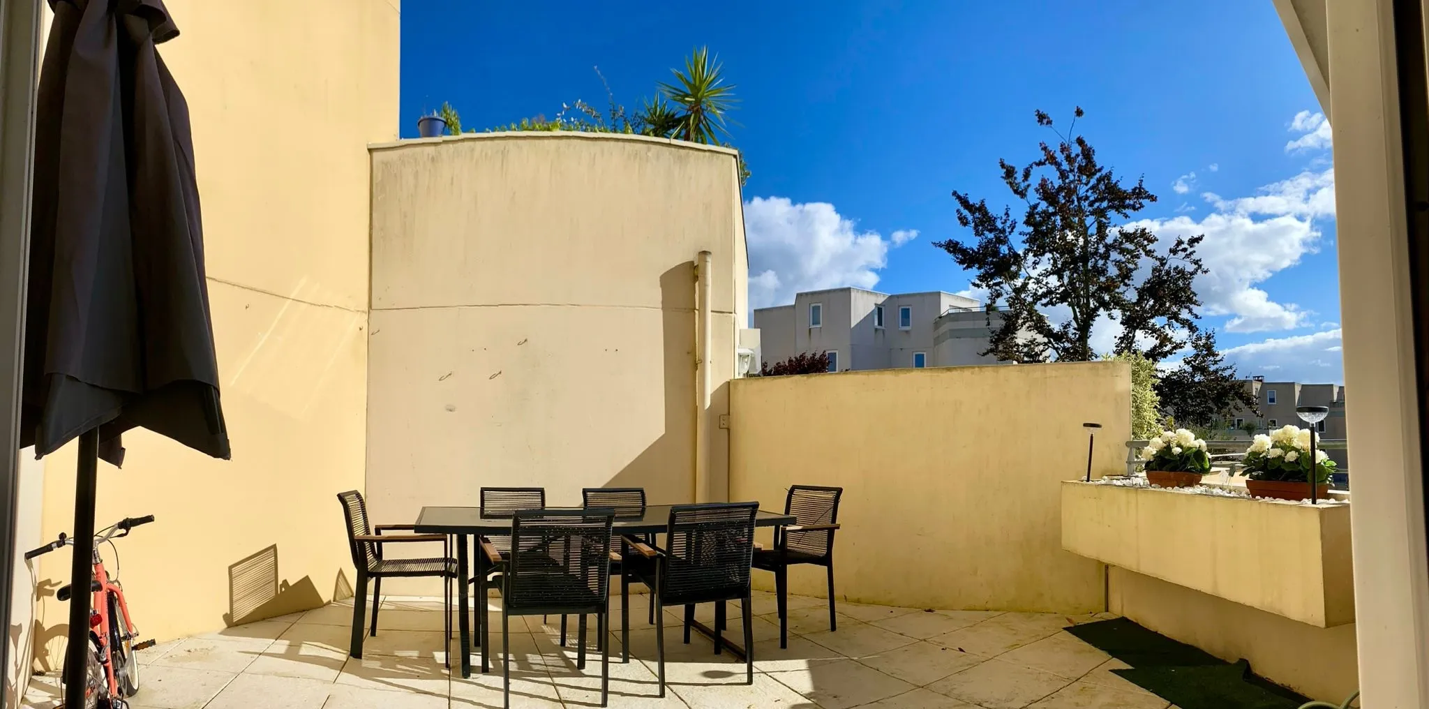 Agréable appartement avec belle terrasse à Herouville st clair 