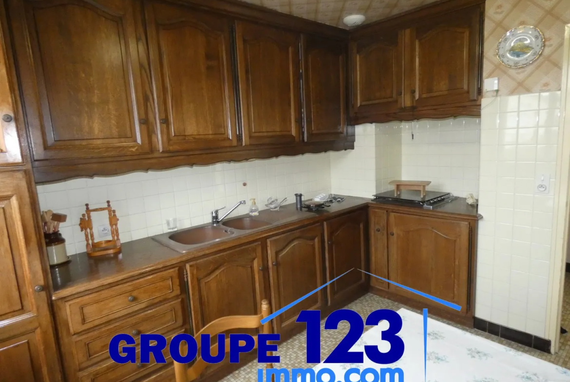 Maison spacieuse de 3 chambres à Migennes - 128 900 € 