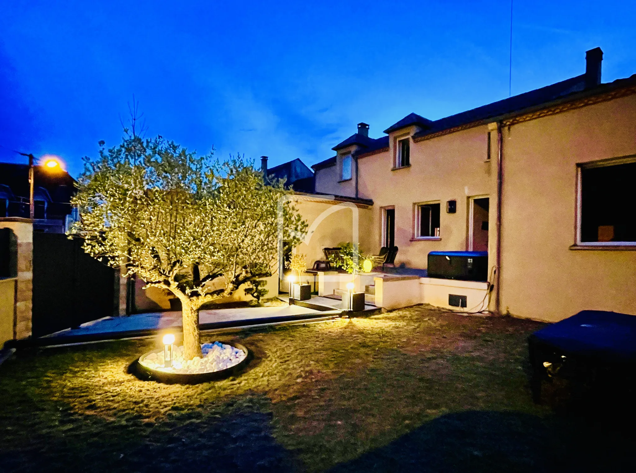 Maison de ville à Gourdon - Spacieuse et contemporaine 