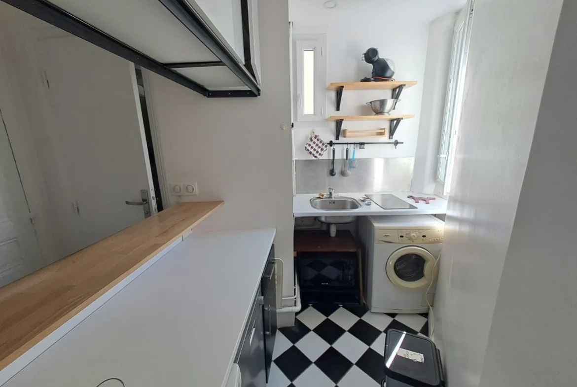 Appartement 2 pièces rénové rue de l'Amiral Roussin à Paris 