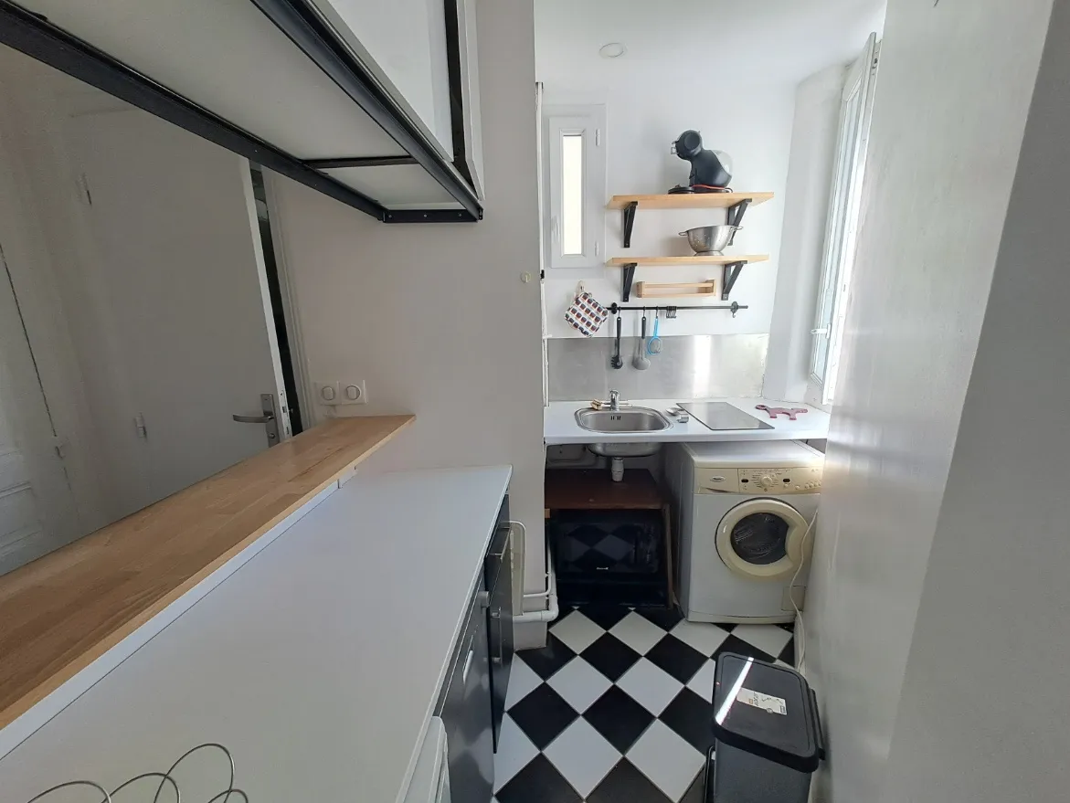 Appartement 2 pièces rénové rue de l'Amiral Roussin à Paris 