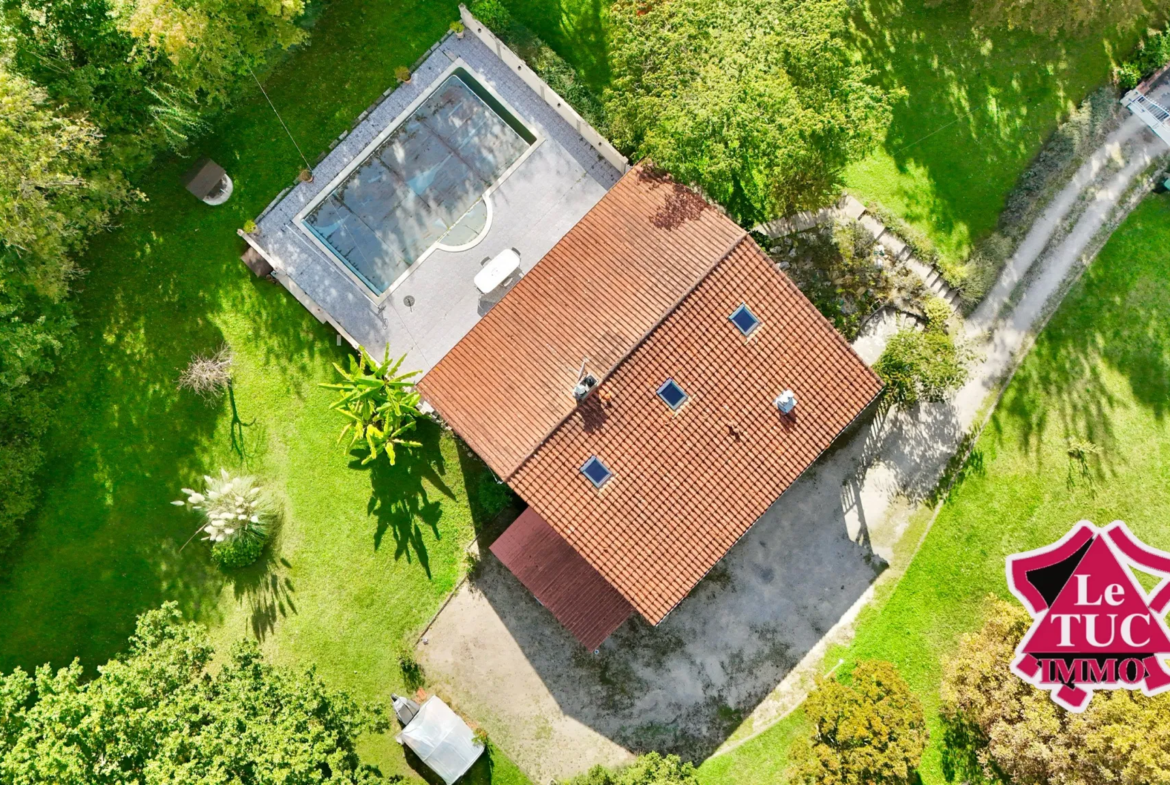 Maison 5 chambres, piscine, garage et terrain de 5398 m2 à Penne D’Agenais 