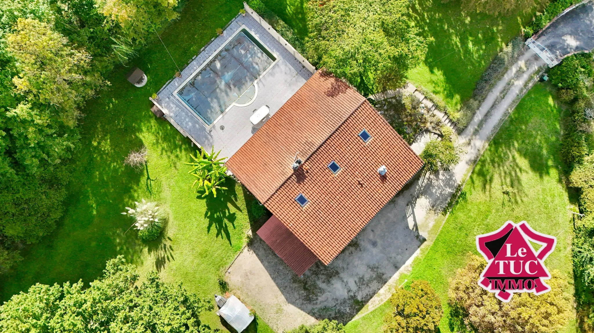 Maison 5 chambres, piscine, garage et terrain de 5398 m2 à Penne D’Agenais 