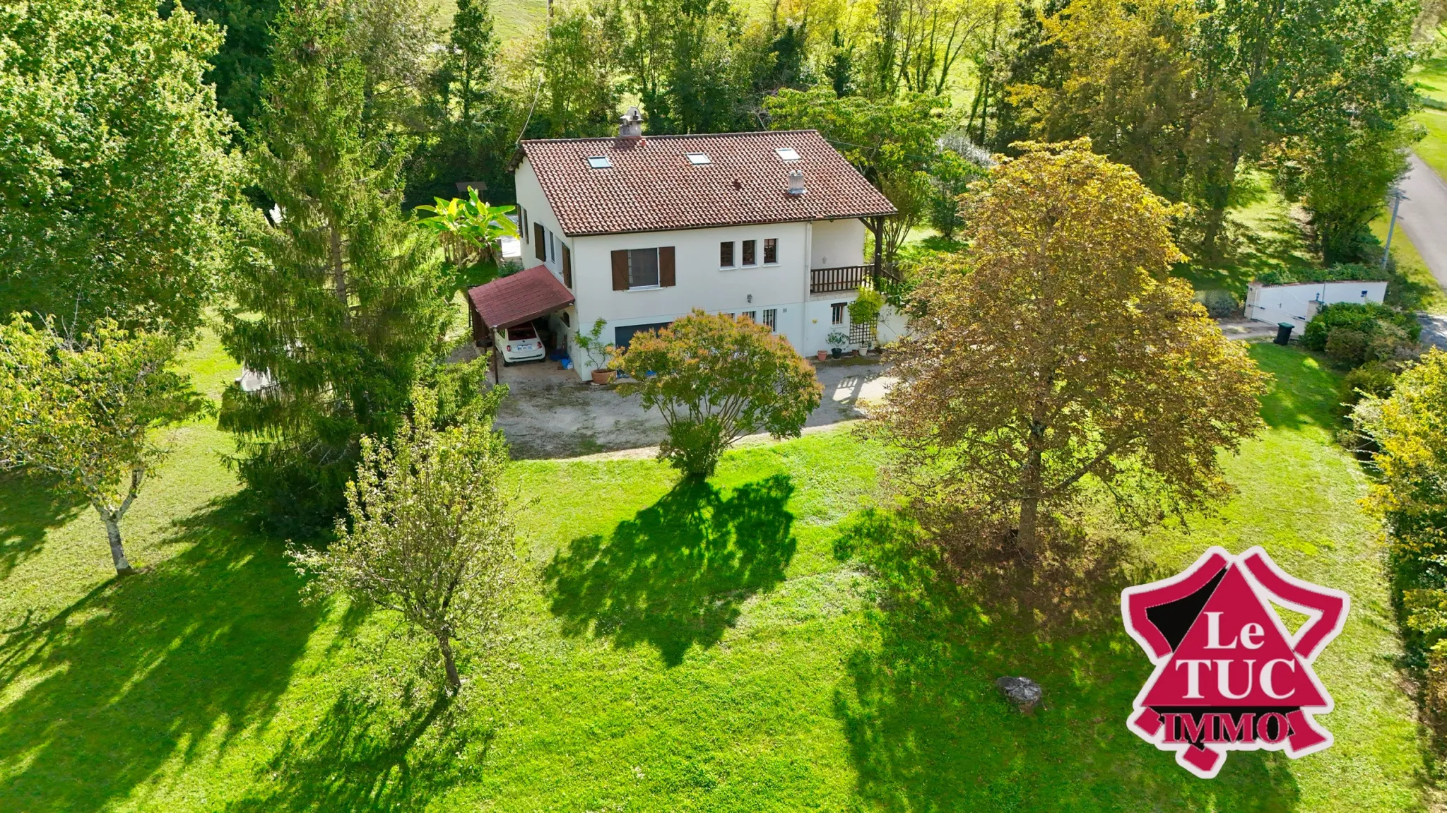 Maison 5 chambres, piscine, garage et terrain de 5398 m2 à Penne D’Agenais 