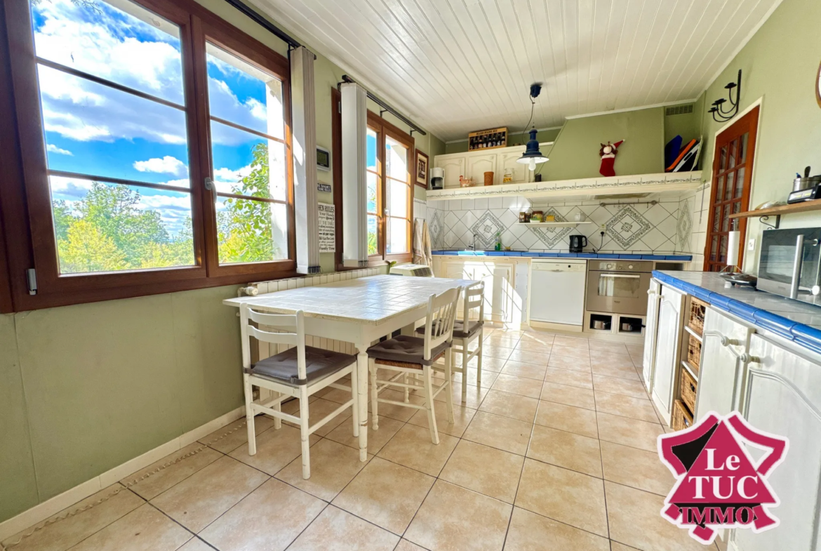 Maison 5 chambres avec piscine et garage à Penne D'Agenais 