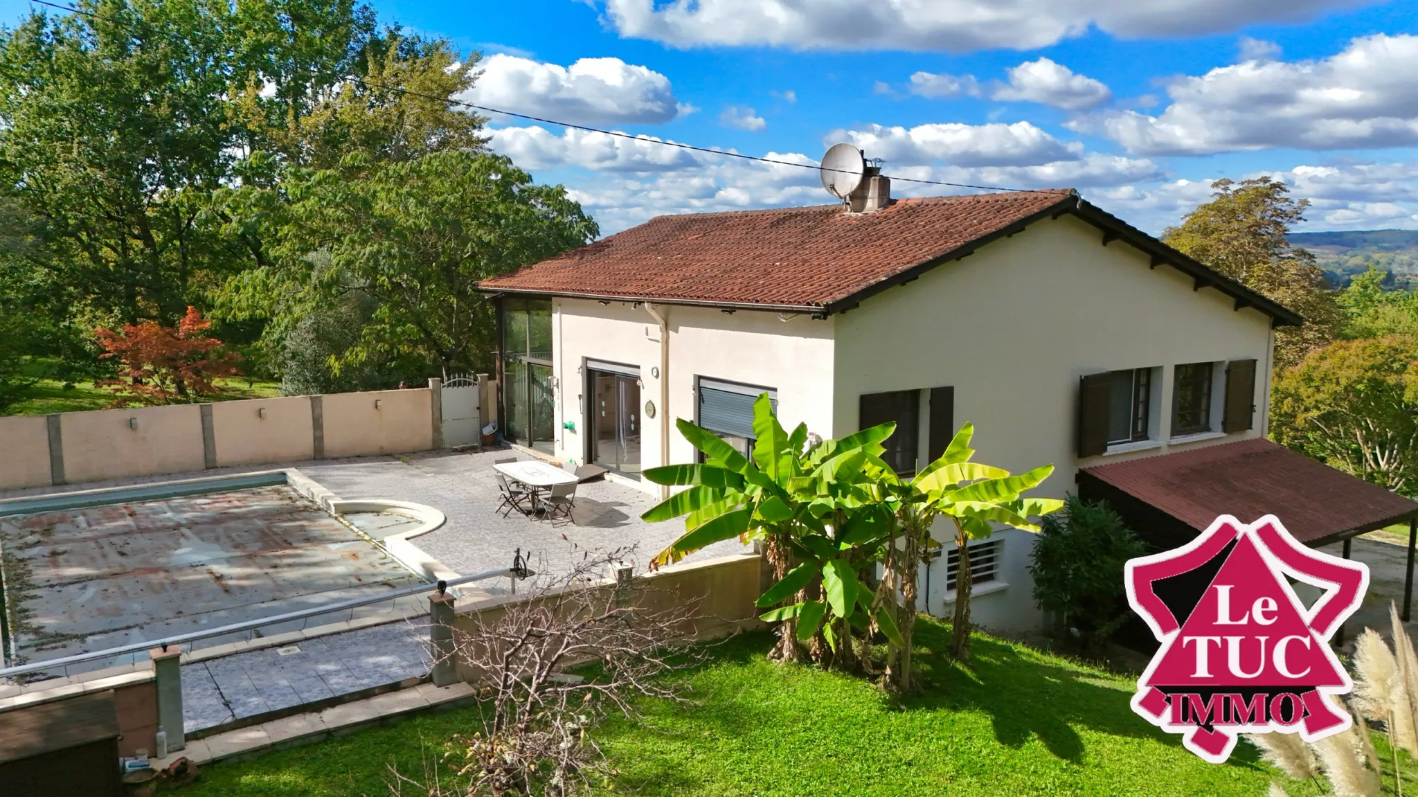 Maison 5 chambres avec piscine et garage à Penne D'Agenais 