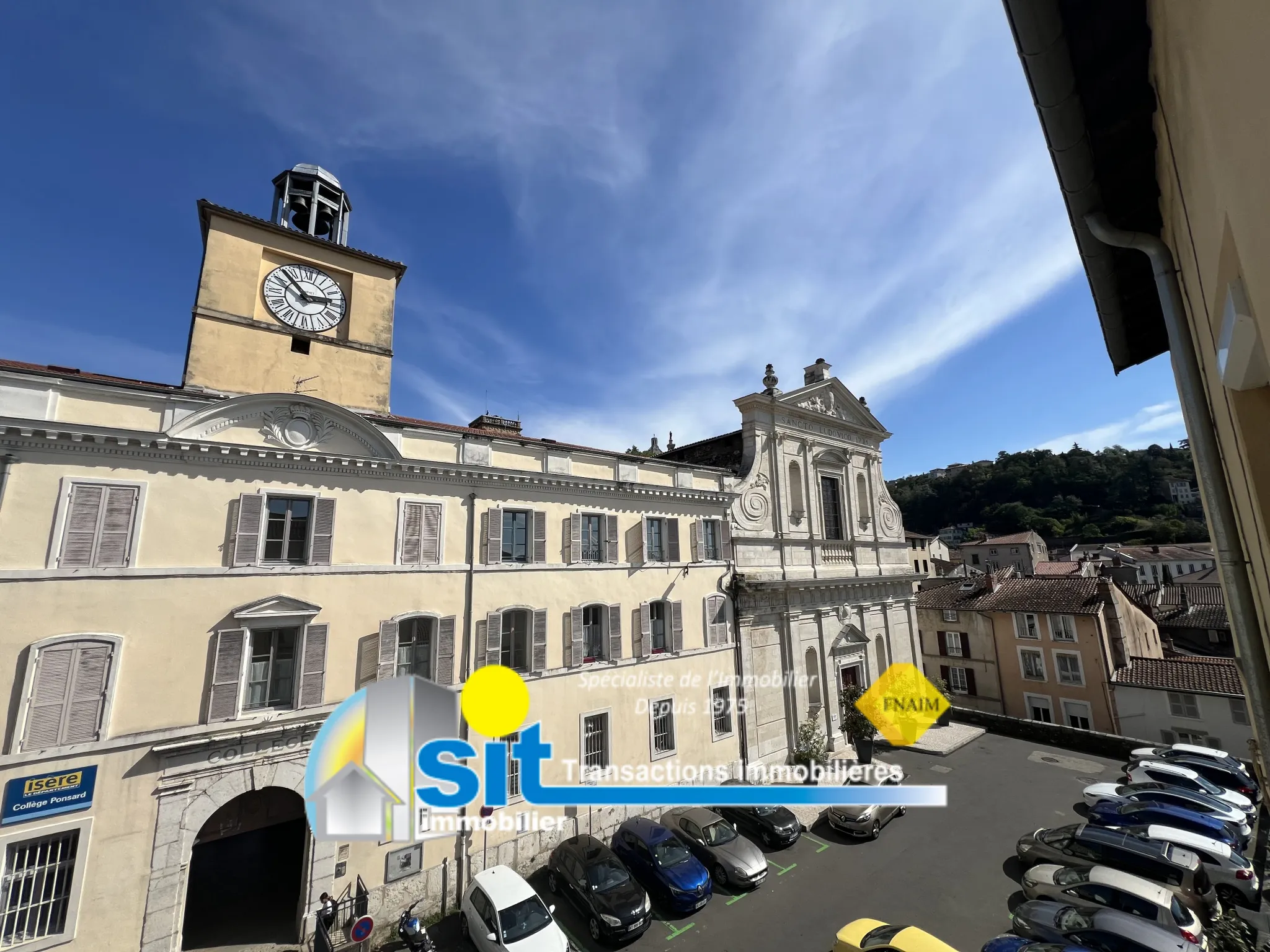 Appartement T2 à Vienne avec Vue, Calme et Potentiel 