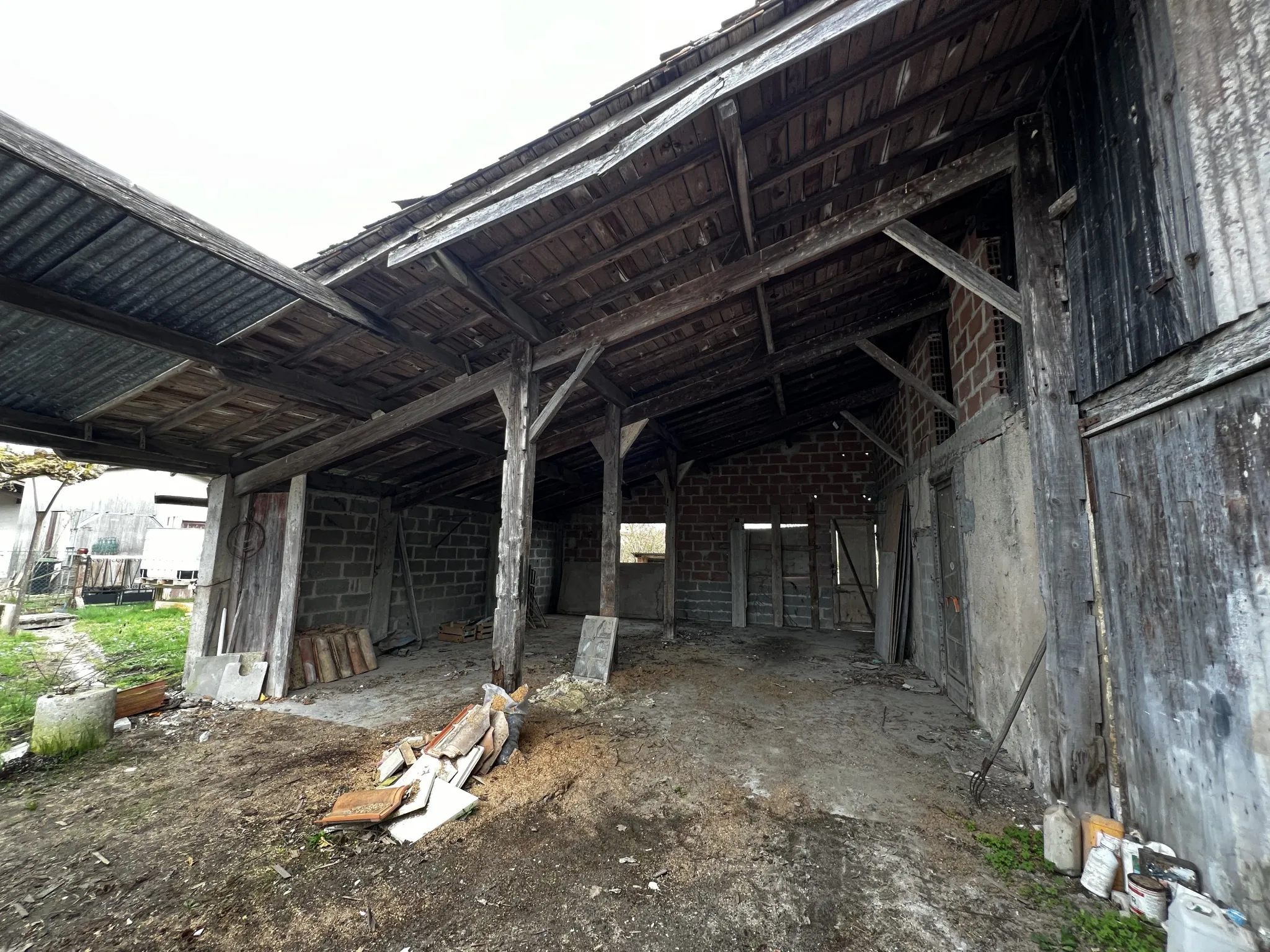 Ancien séchoir et grange à transformer en habitations à Bazas 