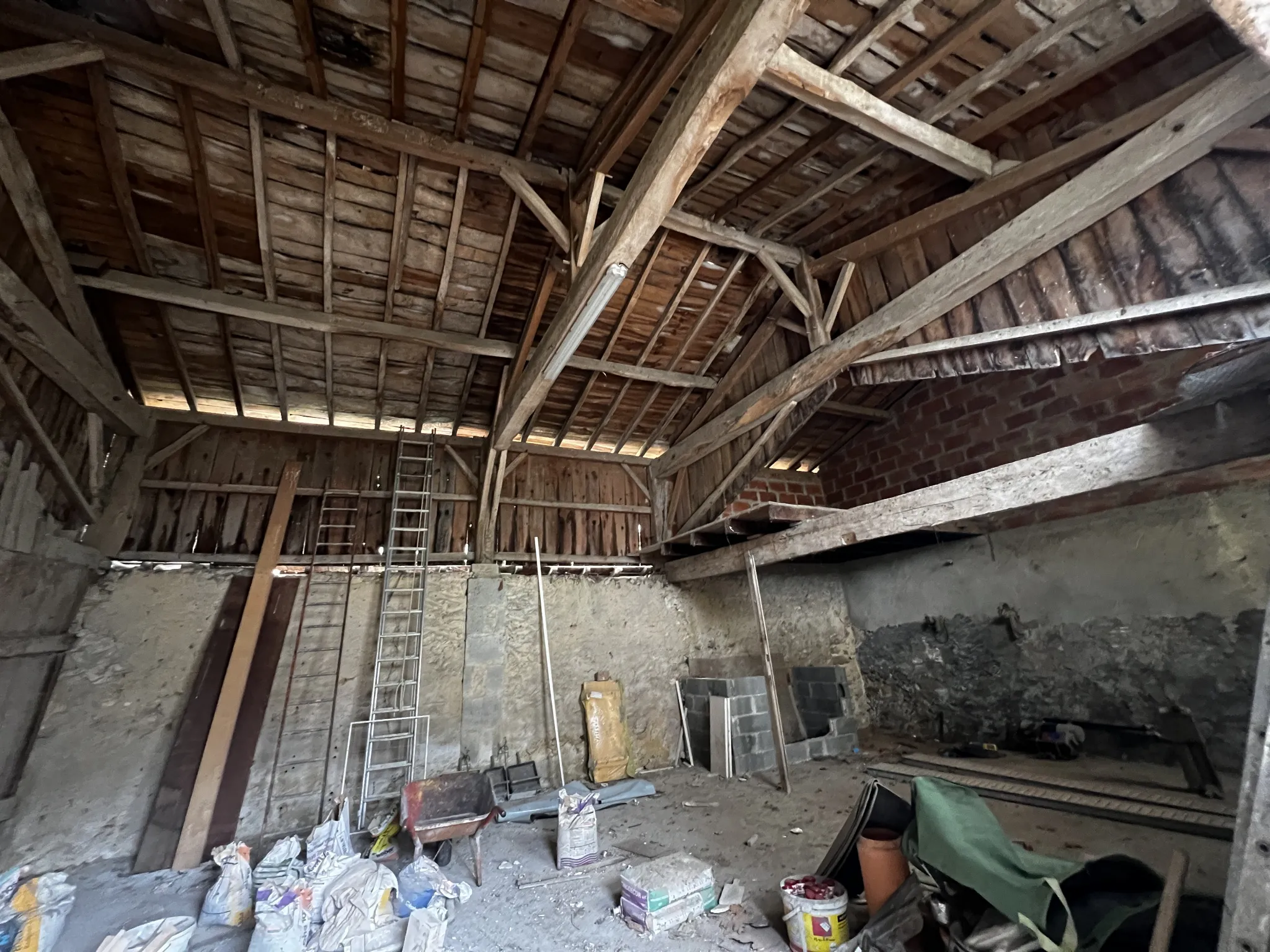 Ancien séchoir et grange à transformer en habitations à Bazas 