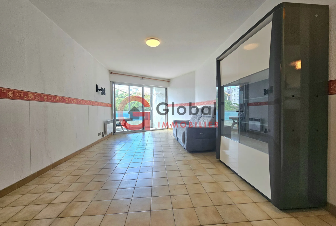 Appartement avec loggia et garage à Beziers 