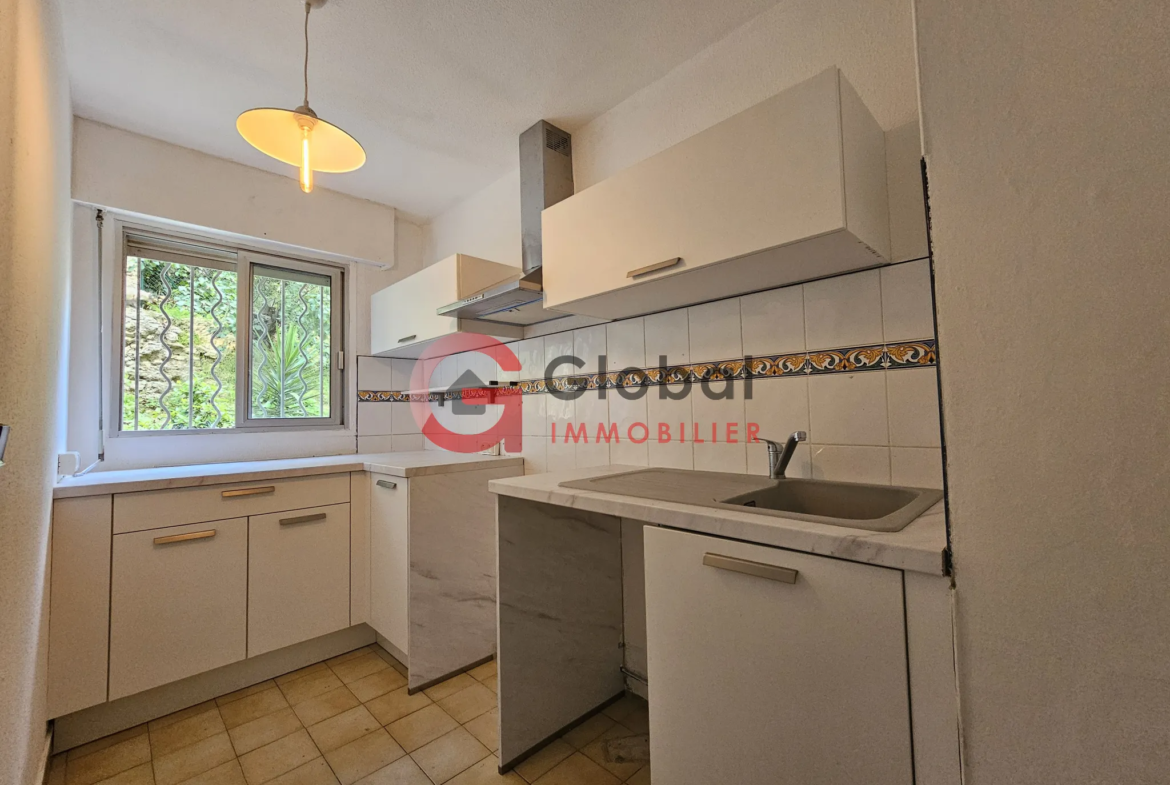 Appartement avec loggia et garage à Beziers 