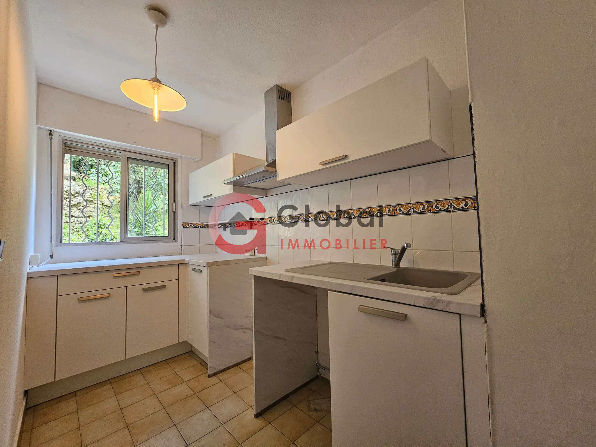 Appartement avec loggia et garage à Beziers 