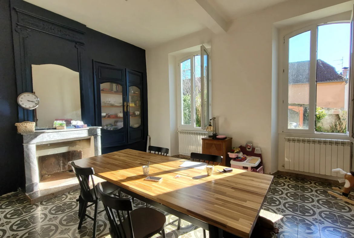 Maison de 207 m² avec combles aménageables à Ossun 