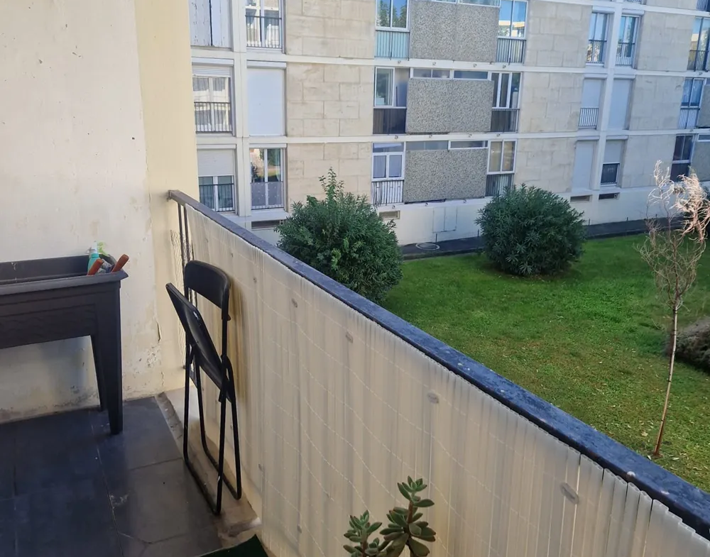 Appartement de type 3 avec balcon et cave à Marignane 