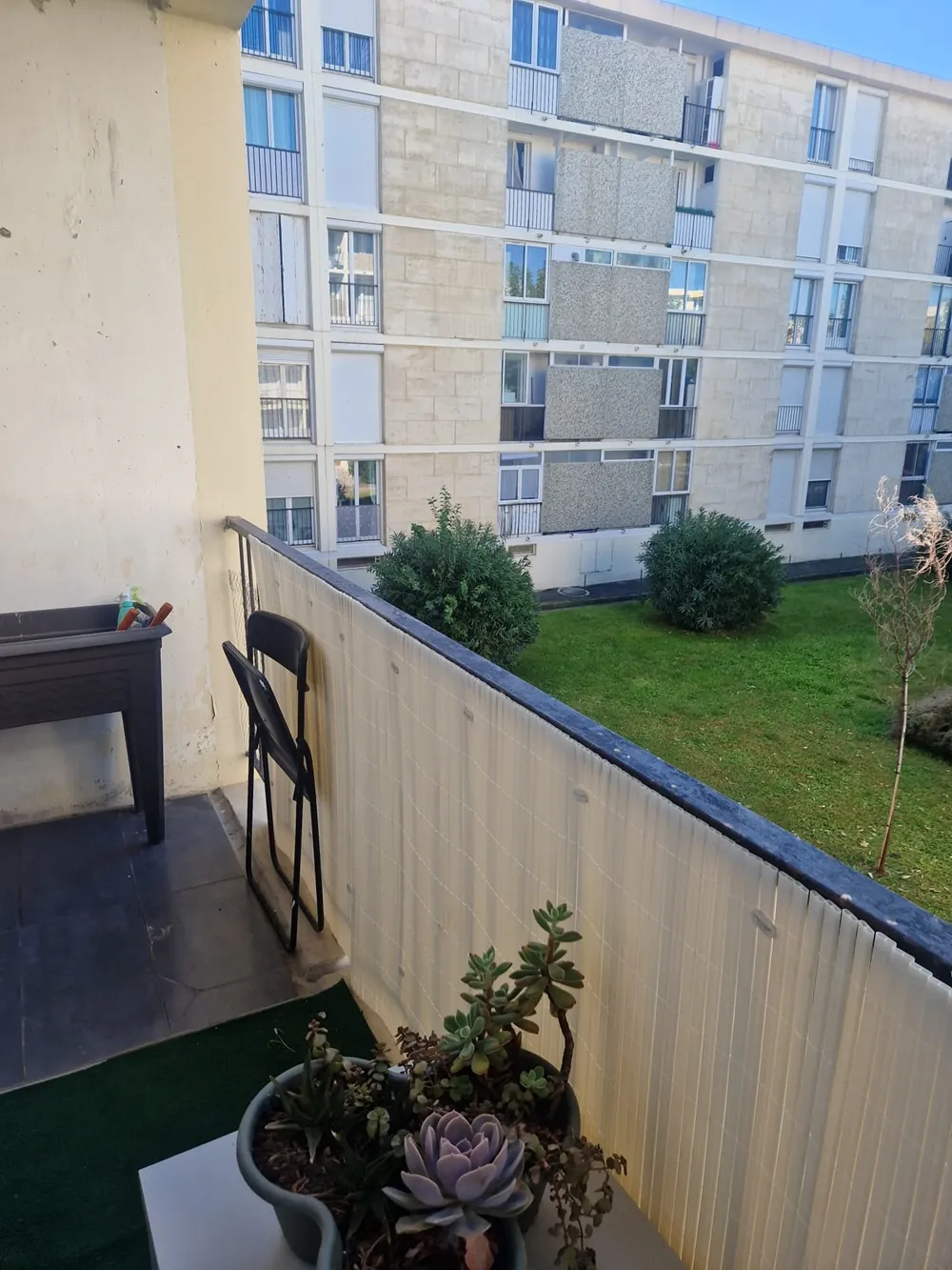 Appartement de type 3 avec balcon et cave à Marignane 