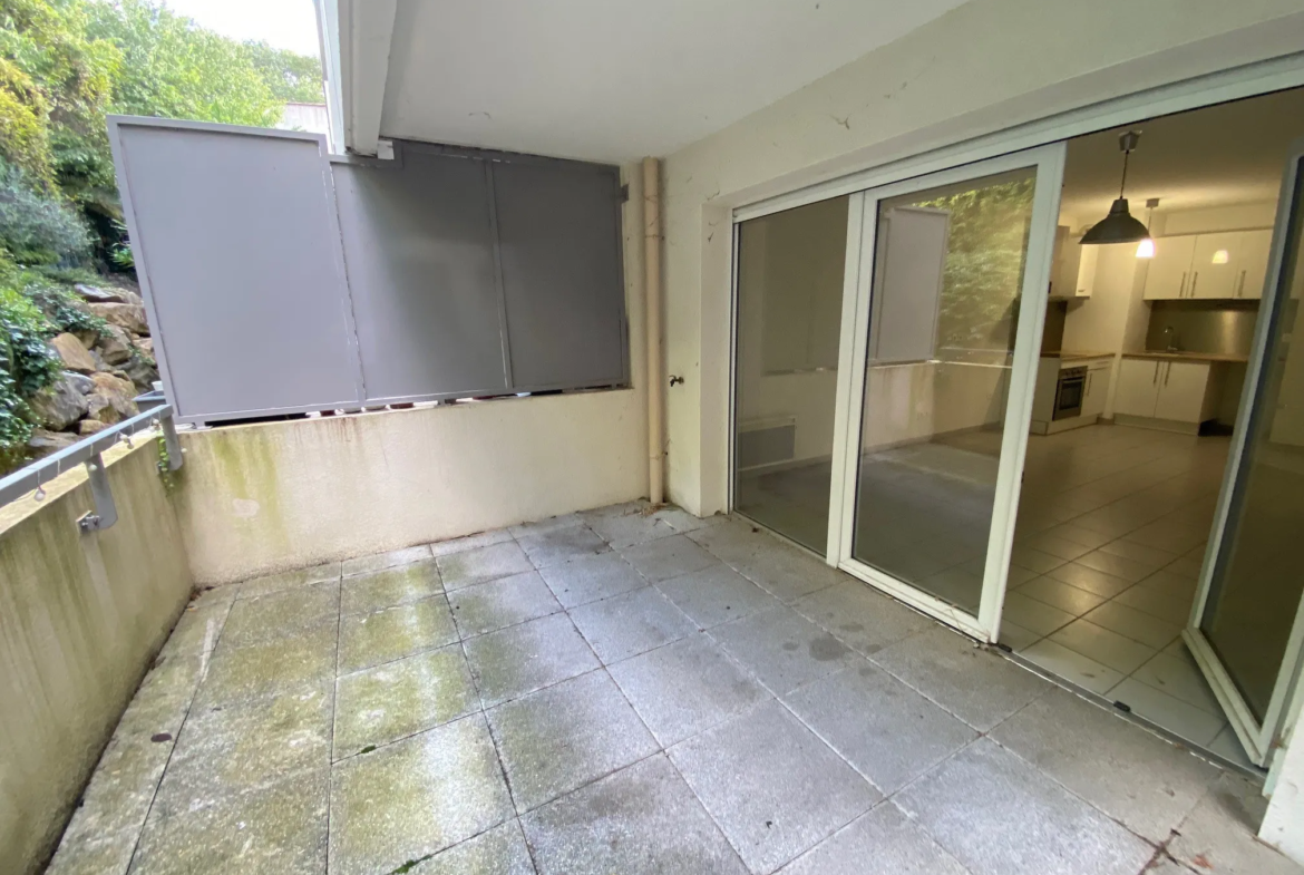 Appartement T2 43m² avec terrasse et parking à Nîmes 