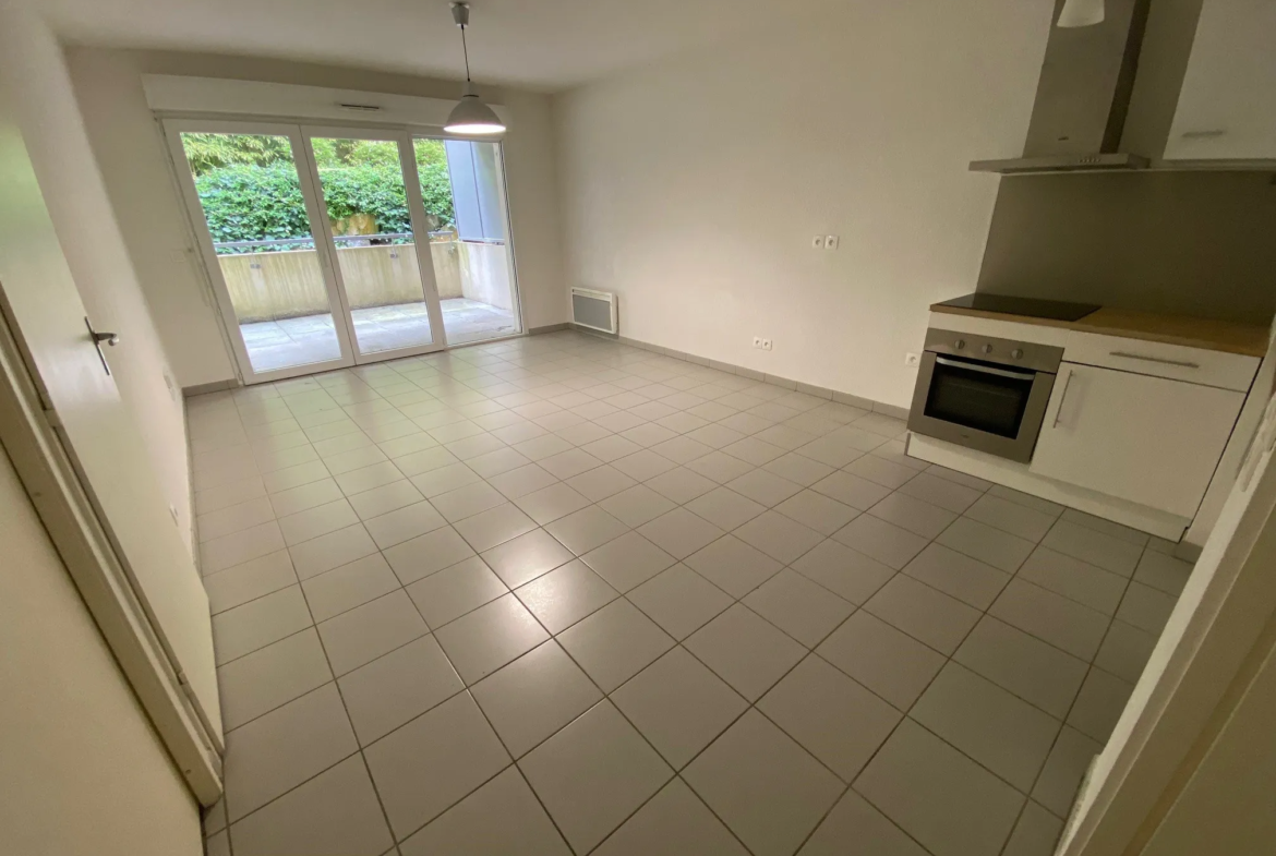 Appartement T2 43m² avec terrasse et parking à Nîmes 