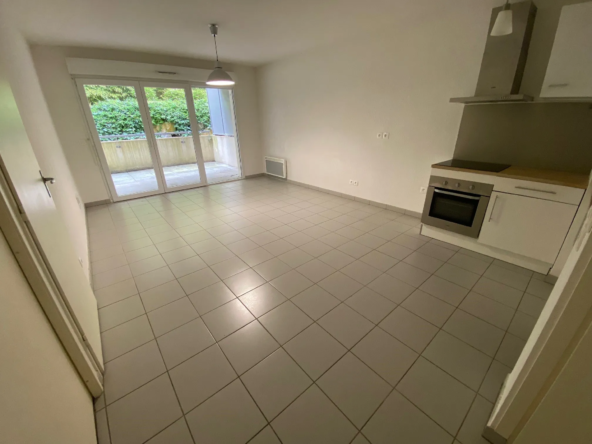 Appartement T2 43 m2 avec terrasse et parking à Nîmes