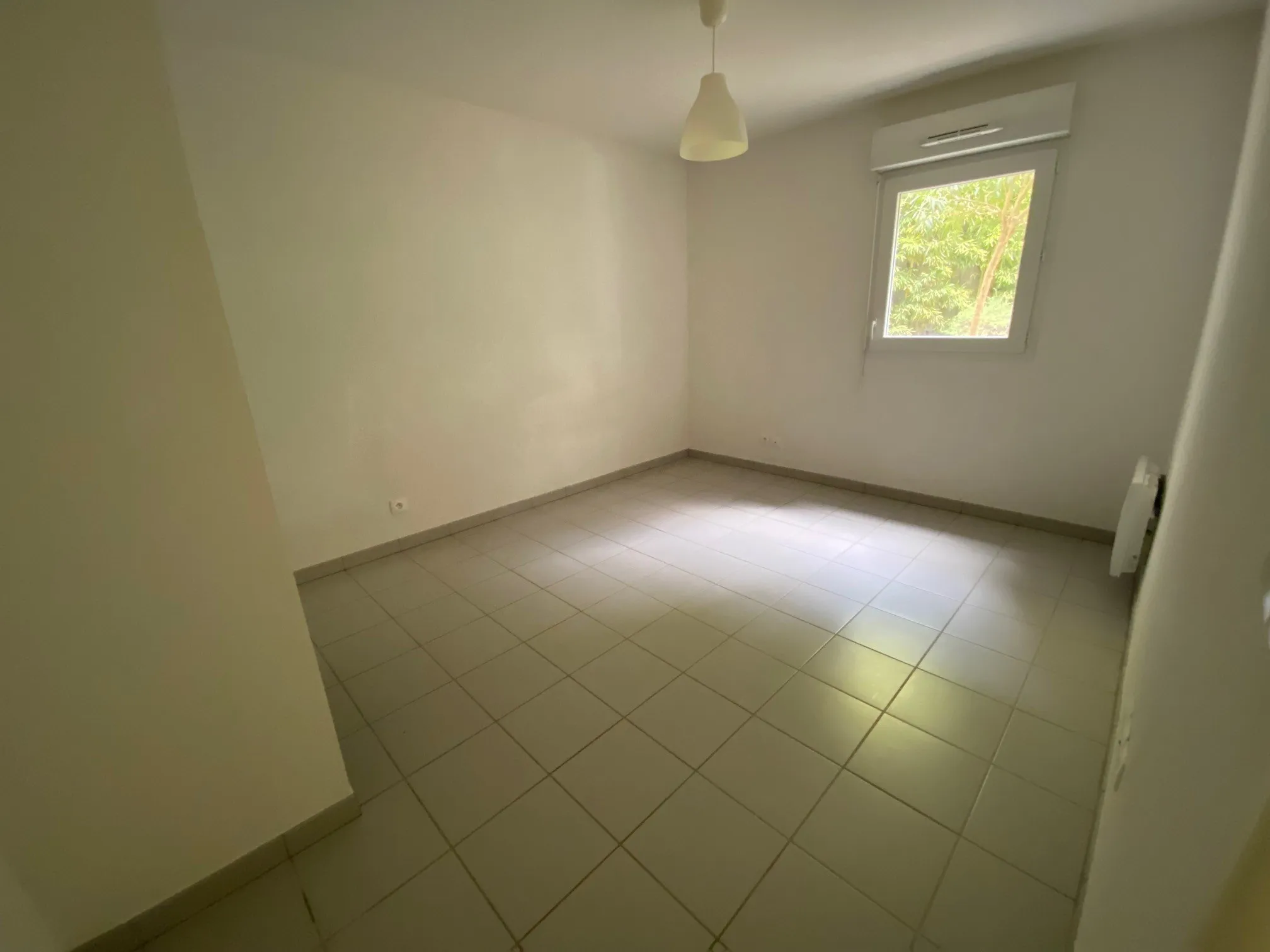 Appartement T2 43m² avec terrasse et parking à Nîmes 