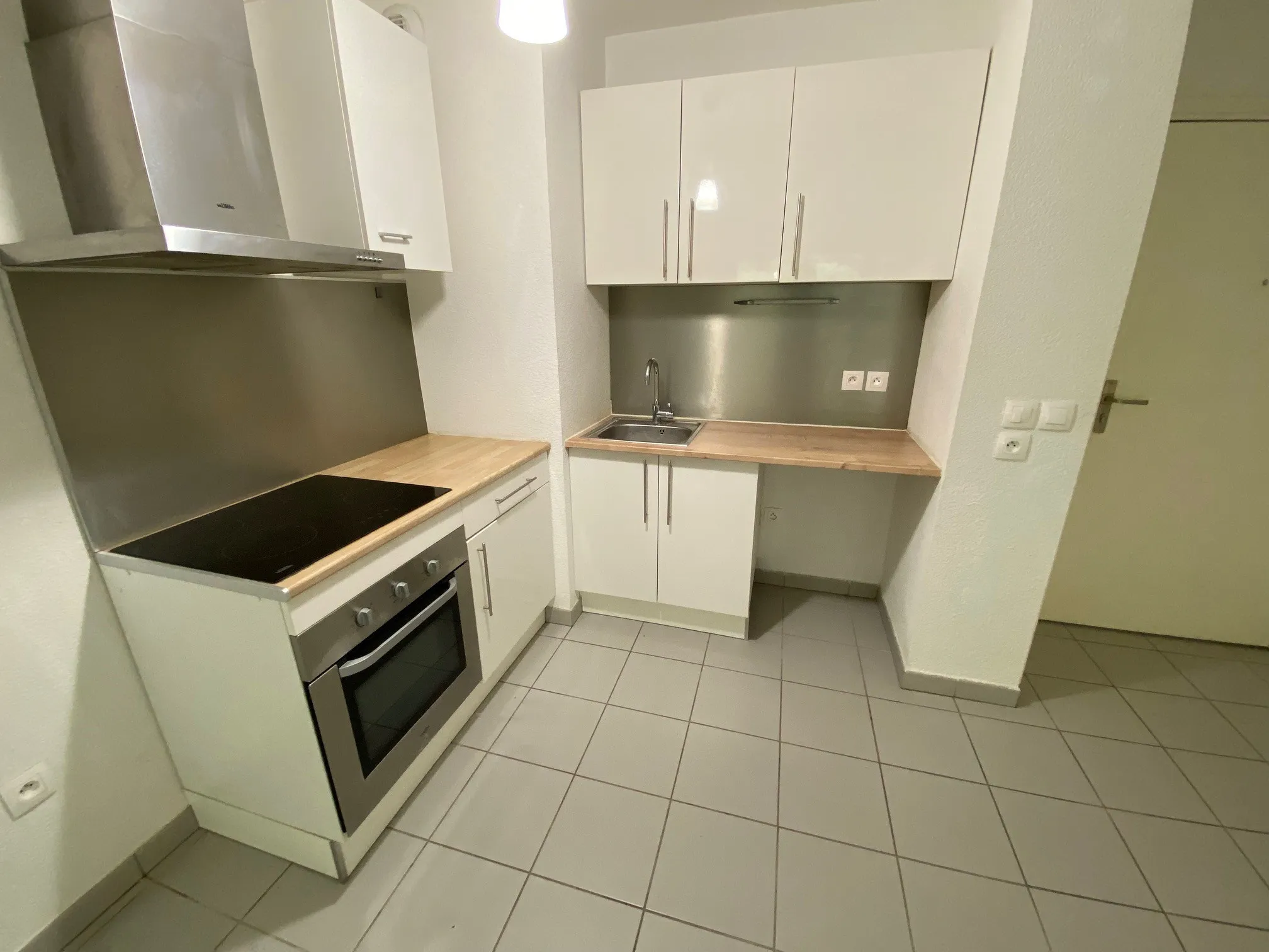 Appartement T2 43m² avec terrasse et parking à Nîmes 