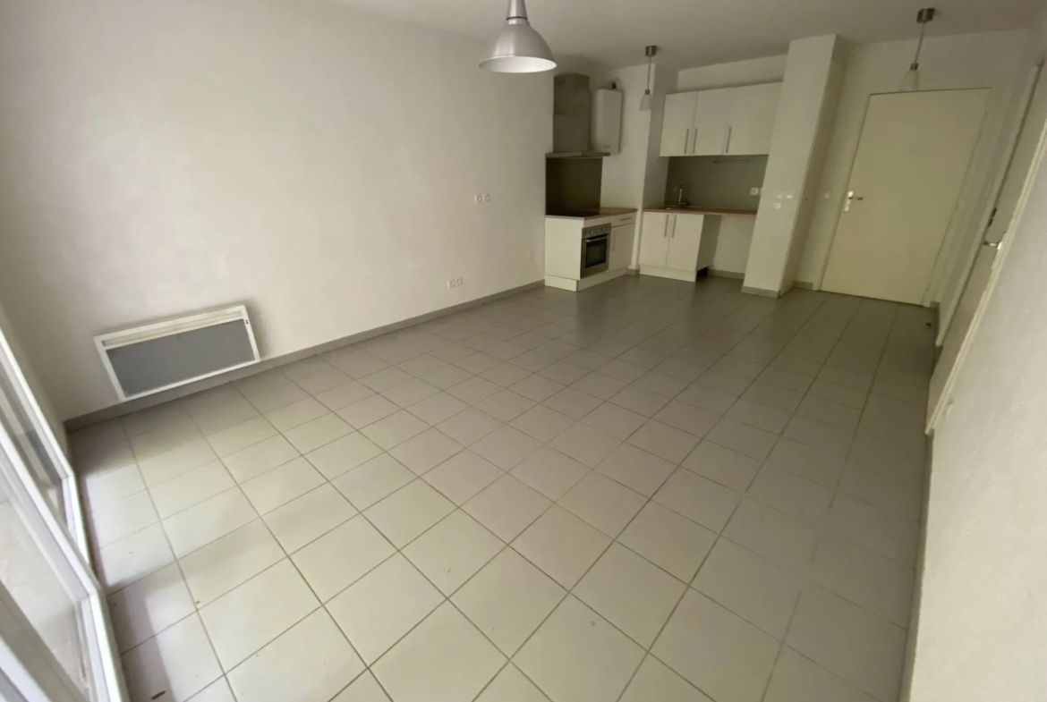 Appartement T2 43 m2 avec terrasse et parking à Nîmes 