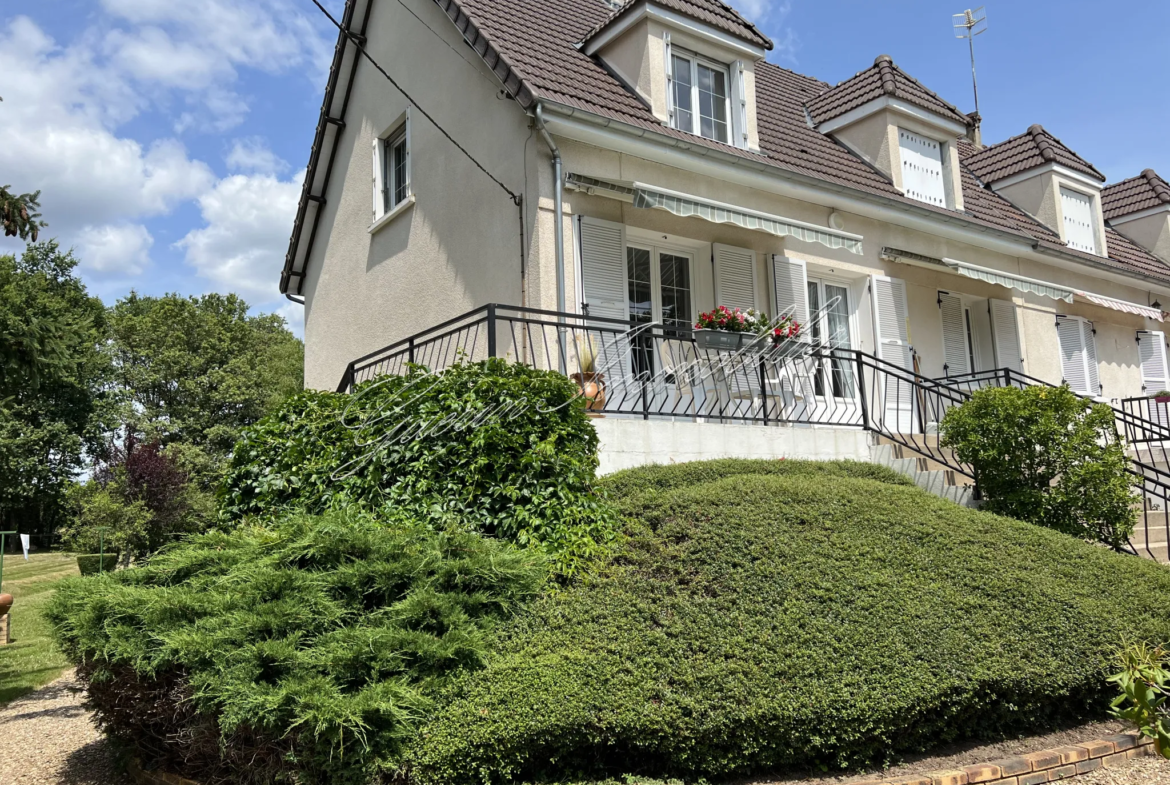 Maison Lumineuse avec Grand Terrain à La Guerche-Sur-L'Aubois 