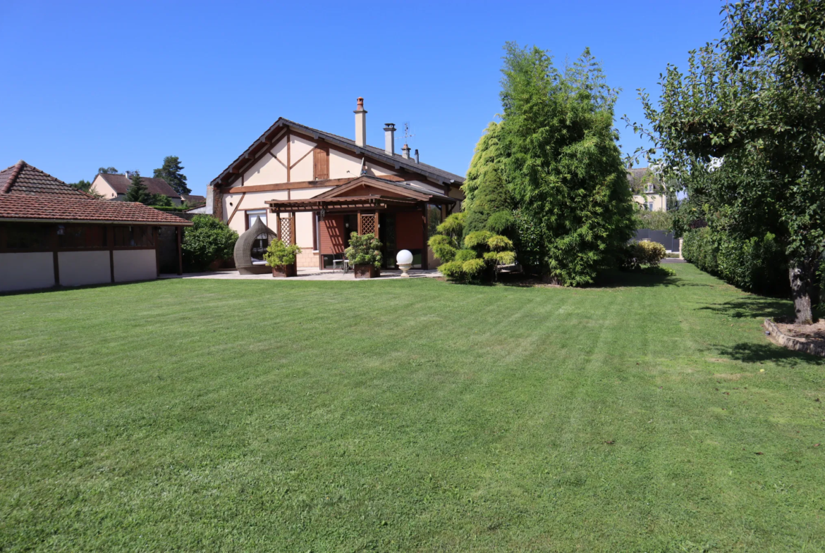 Maison familiale avec bel extérieur à Autun 