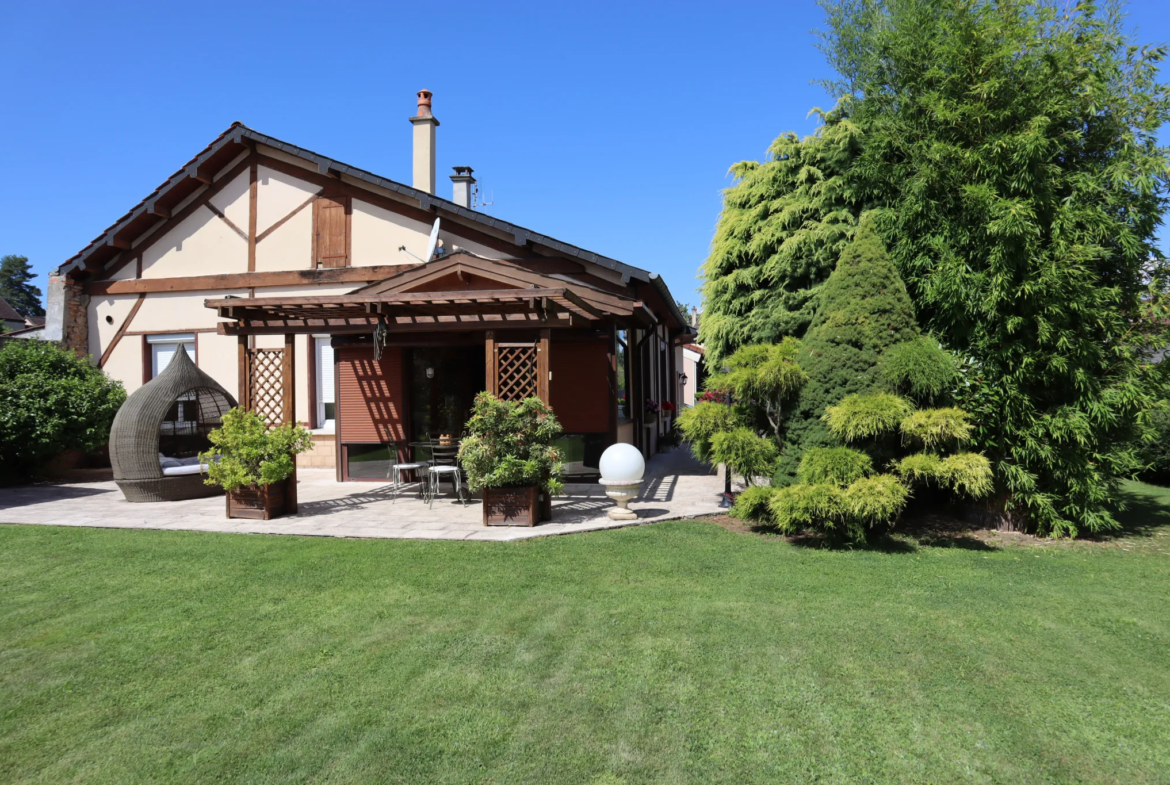 Maison familiale avec bel extérieur à Autun 