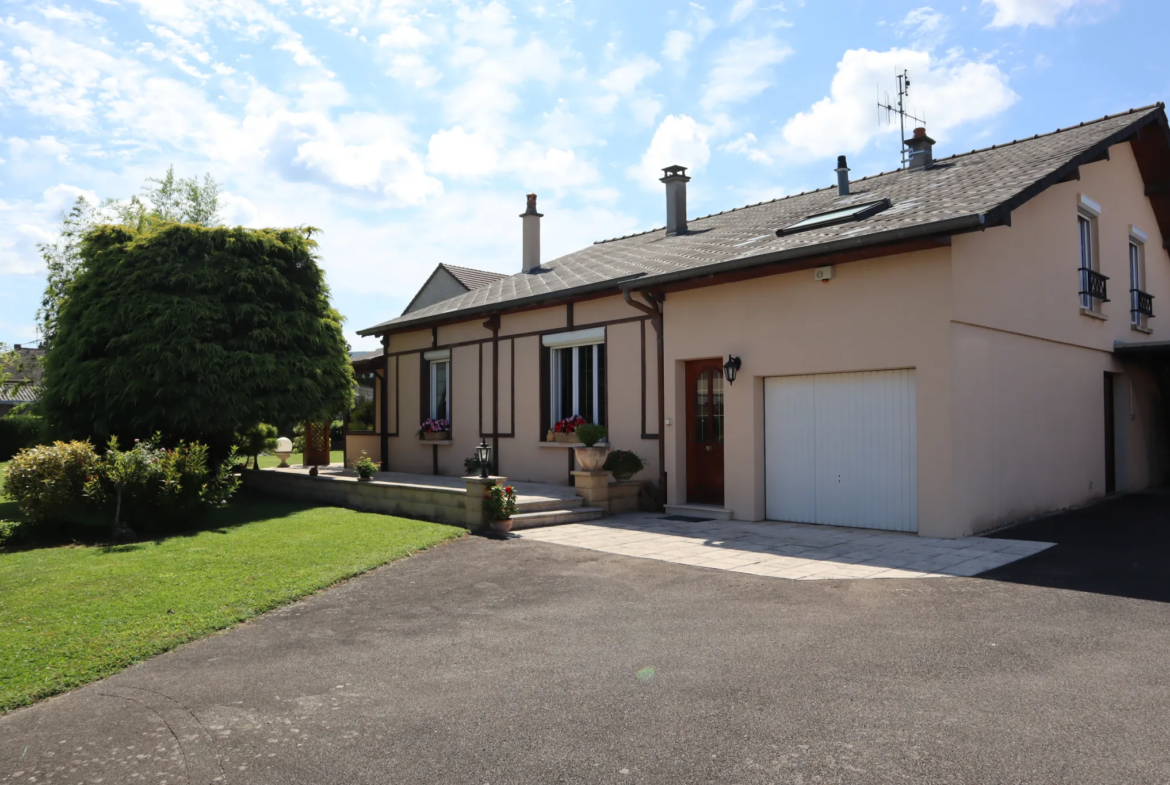 Maison familiale avec bel extérieur à Autun 