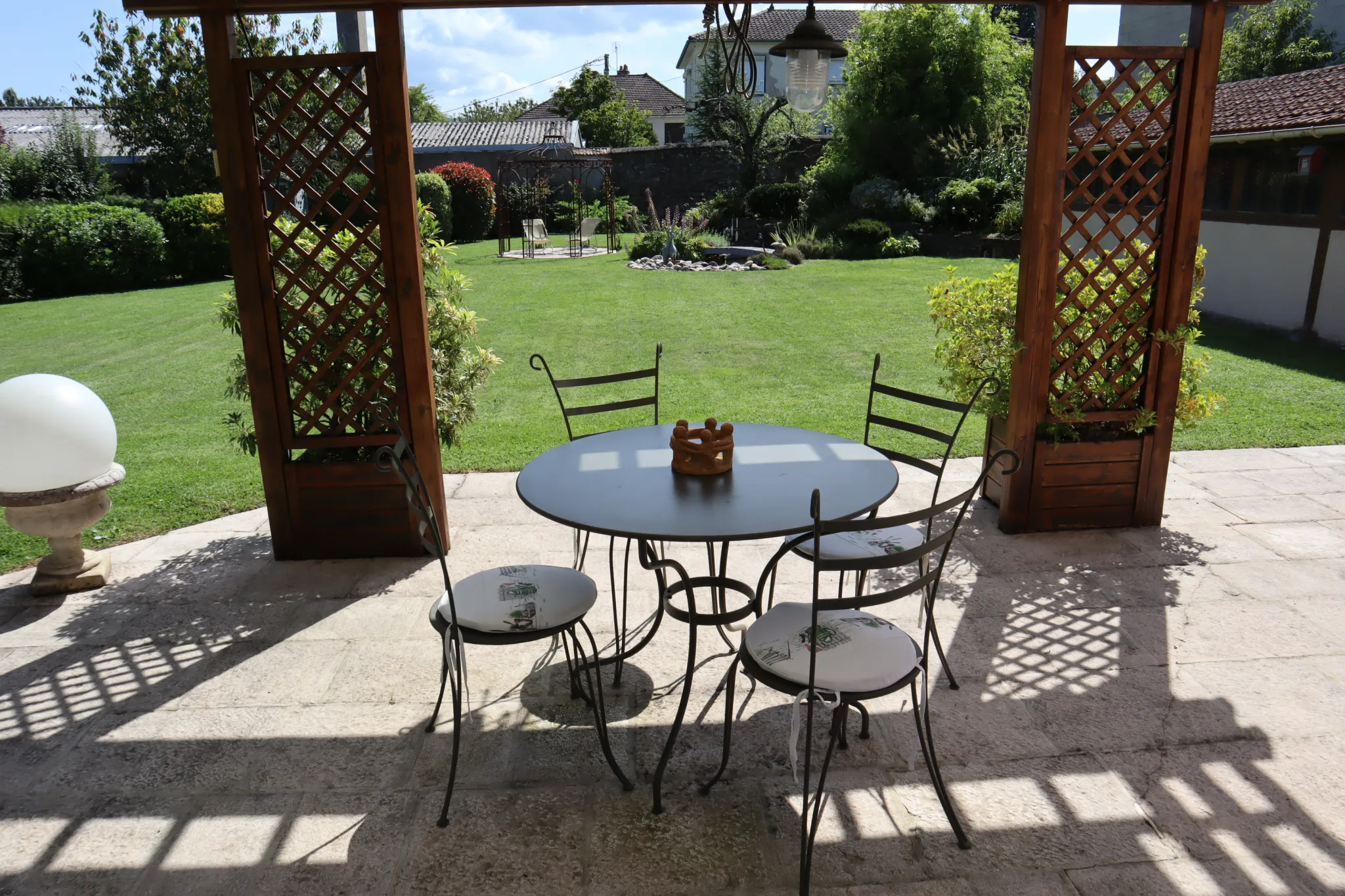 Maison familiale avec bel extérieur à Autun 