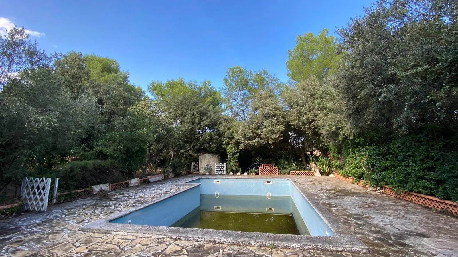 Terrain à bâtir avec piscine à Villevieille 