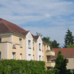 À Dourdan, appartement 2 pièces en rez-de-jardin avec jardin et parking