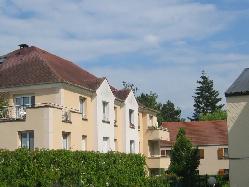 À Dourdan, appartement 2 pièces en rez-de-jardin avec jardin et parking 