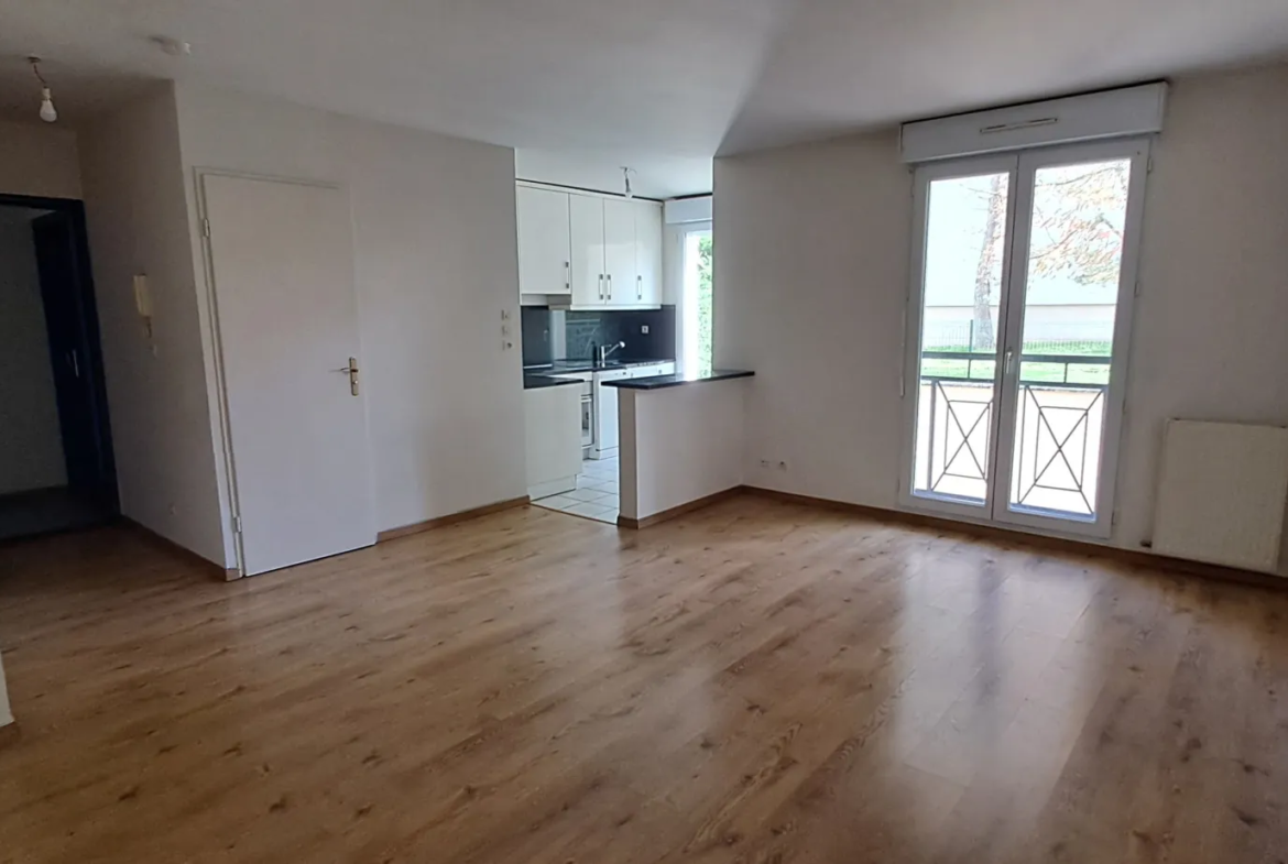 À Dourdan, appartement 2 pièces en rez-de-jardin avec jardin et parking 