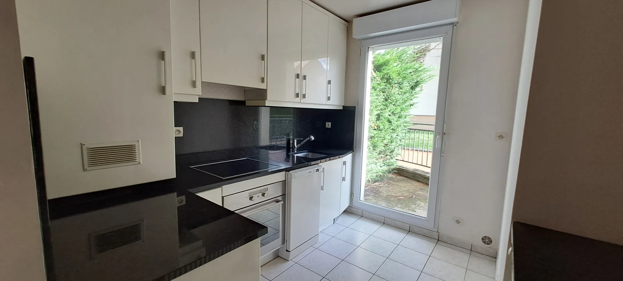 À Dourdan, appartement 2 pièces en rez-de-jardin avec jardin et parking 