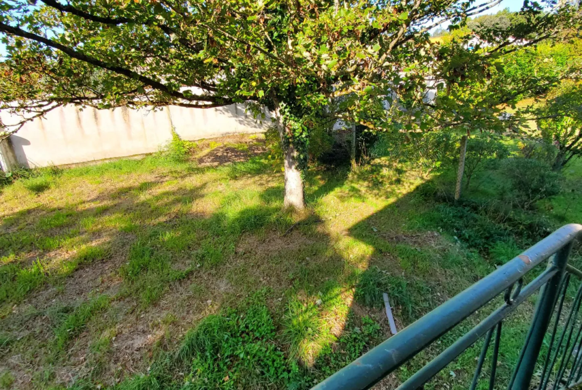 Maison à Meschers sur Gironde avec 2 logements et jardin 