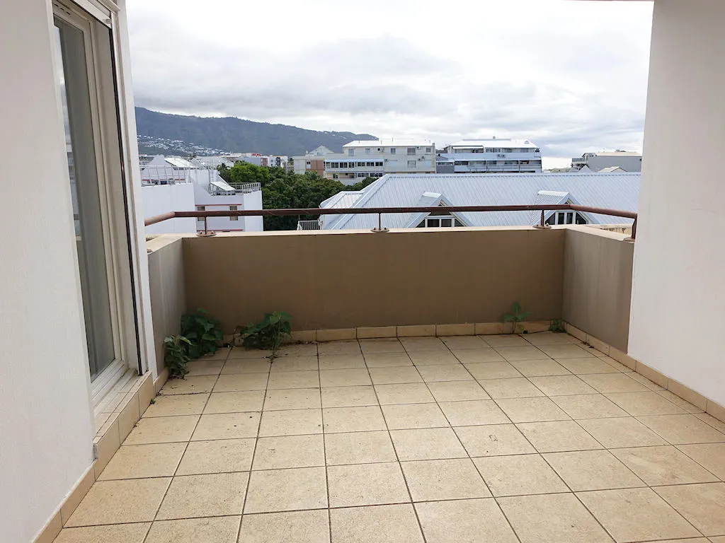 Appartement T3 de 63m2 à Ste Clotilde avec vue mer et montagne 