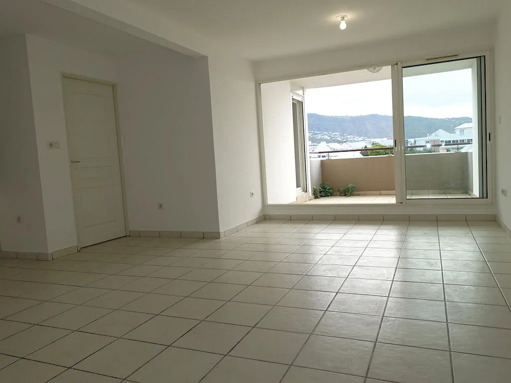 Appartement T3 de 63m2 à Ste Clotilde avec vue mer et montagne 