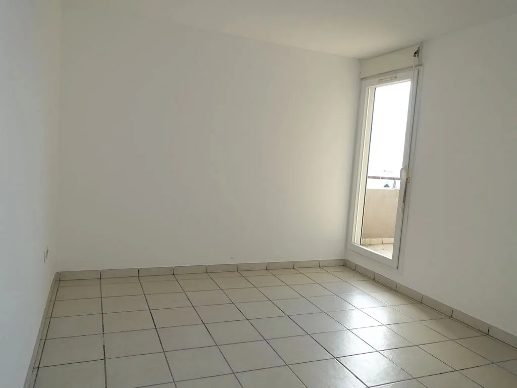 Appartement T3 de 63m2 à Ste Clotilde avec vue mer et montagne 