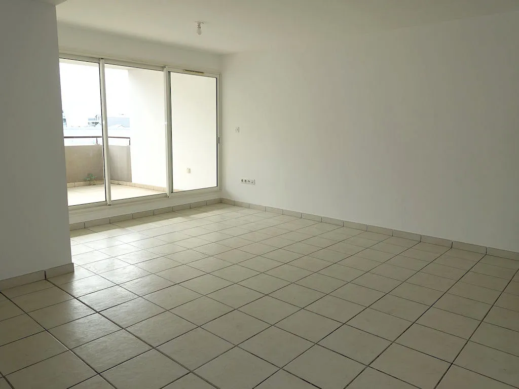 Appartement T3 de 63m2 à Ste Clotilde avec vue mer et montagne 