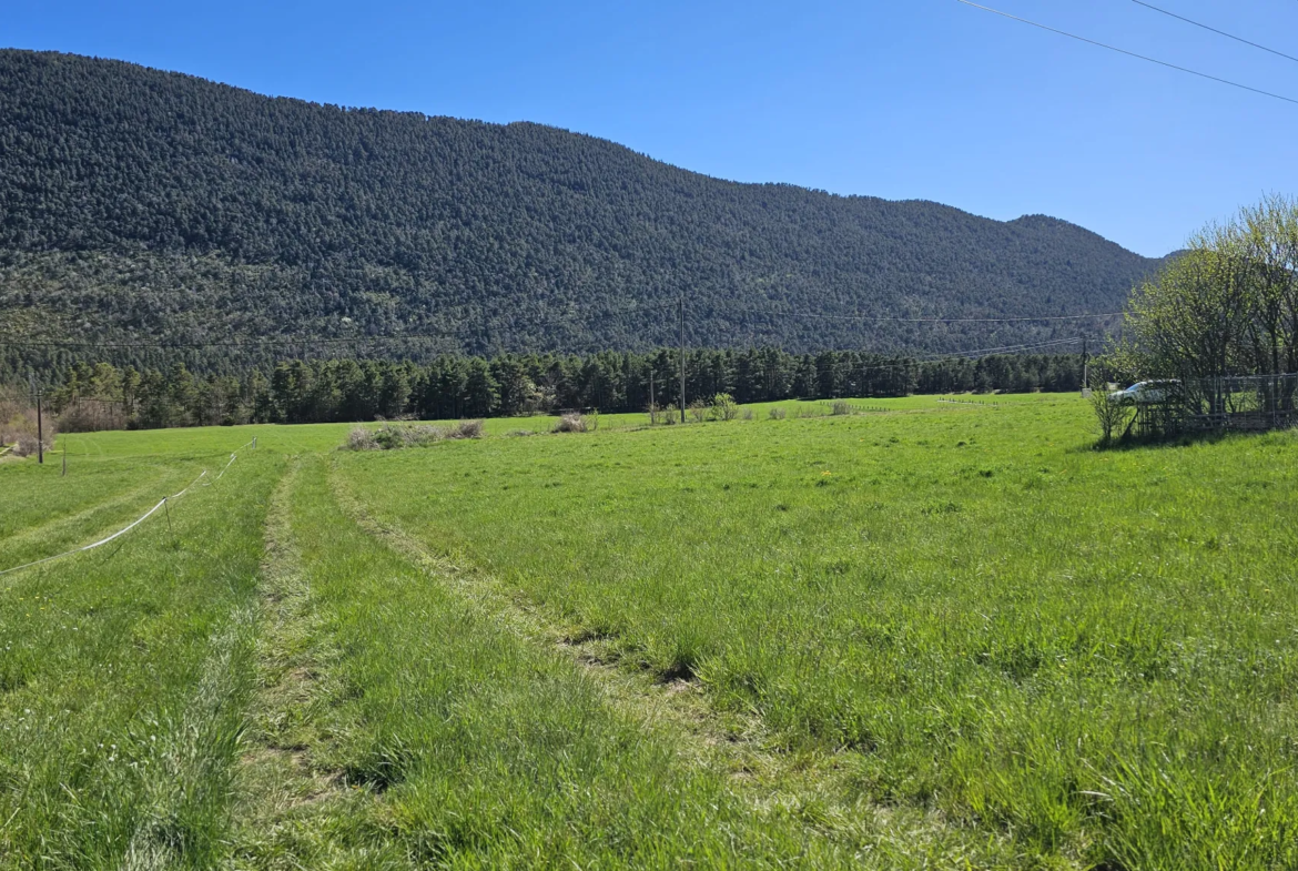 Terrain constructible à Valderoure avec vue dégagée 