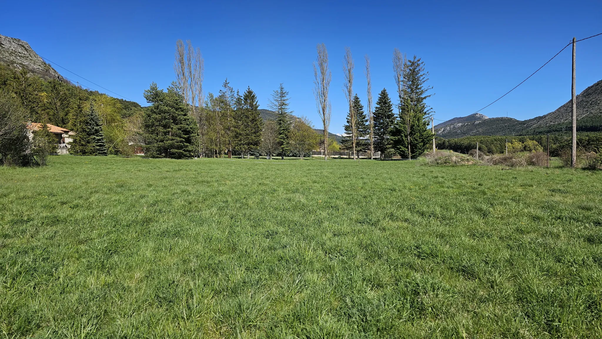 Terrain constructible à Valderoure avec vue dégagée 