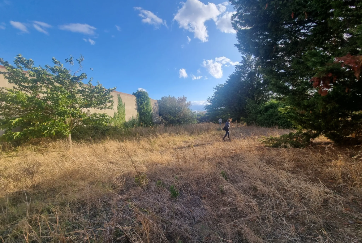 Terrain constructible à Ventenac-en-Minervois 