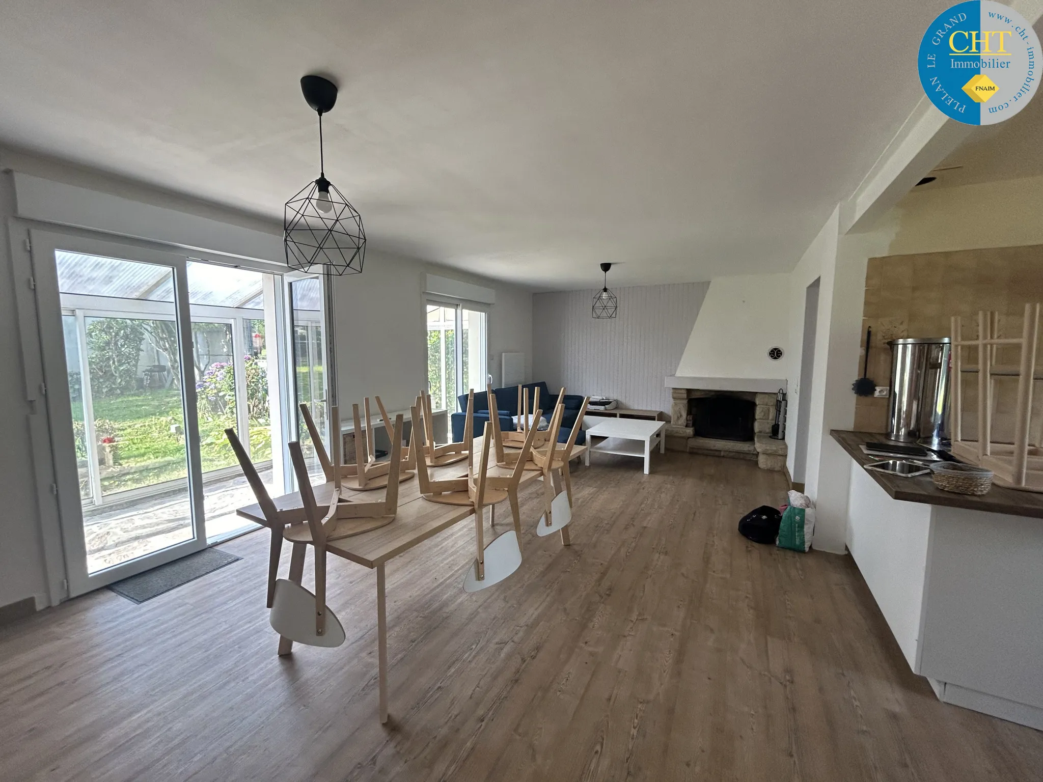 Maison en pierres rénovée avec 3 chambres à Monteneuf 