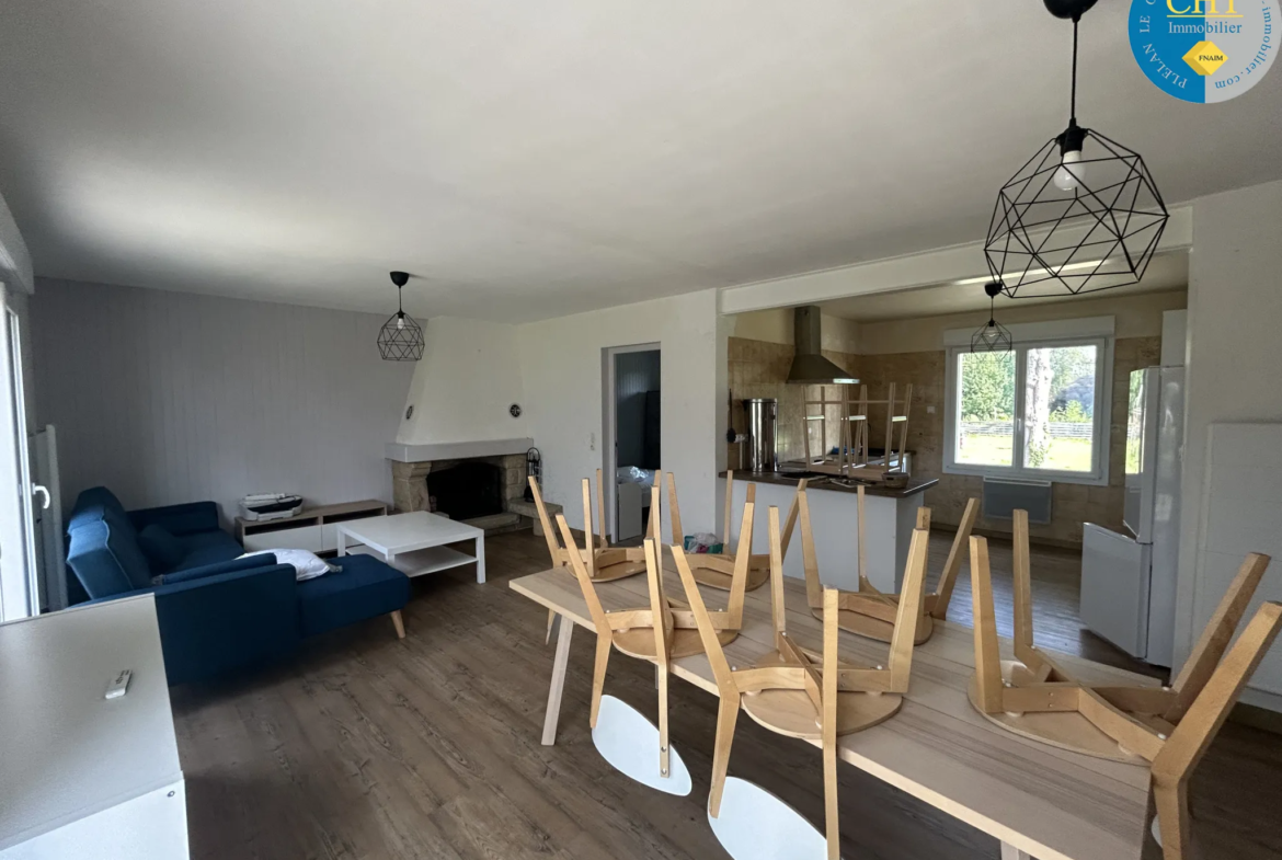 Maison en pierres rénovée avec 3 chambres à Monteneuf 