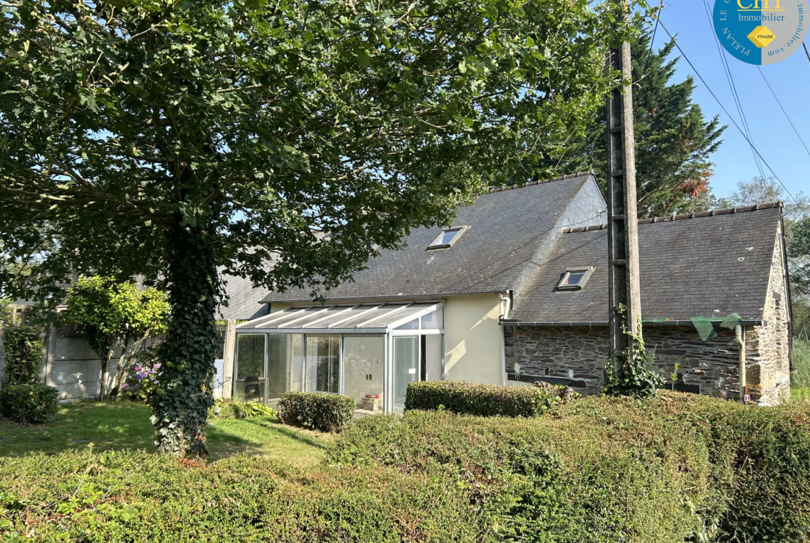 Maison en pierres rénovée avec 3 chambres à Monteneuf 