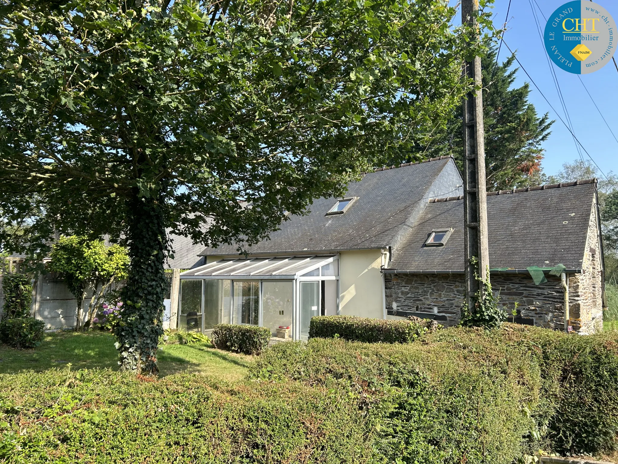 Maison en pierres rénovée avec 3 chambres à Monteneuf 