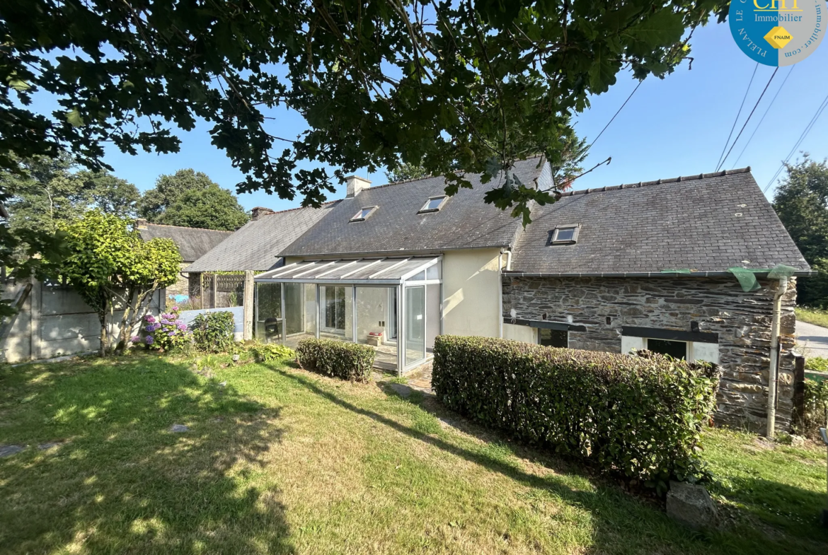 Maison en pierres rénovée avec 3 chambres à Monteneuf 