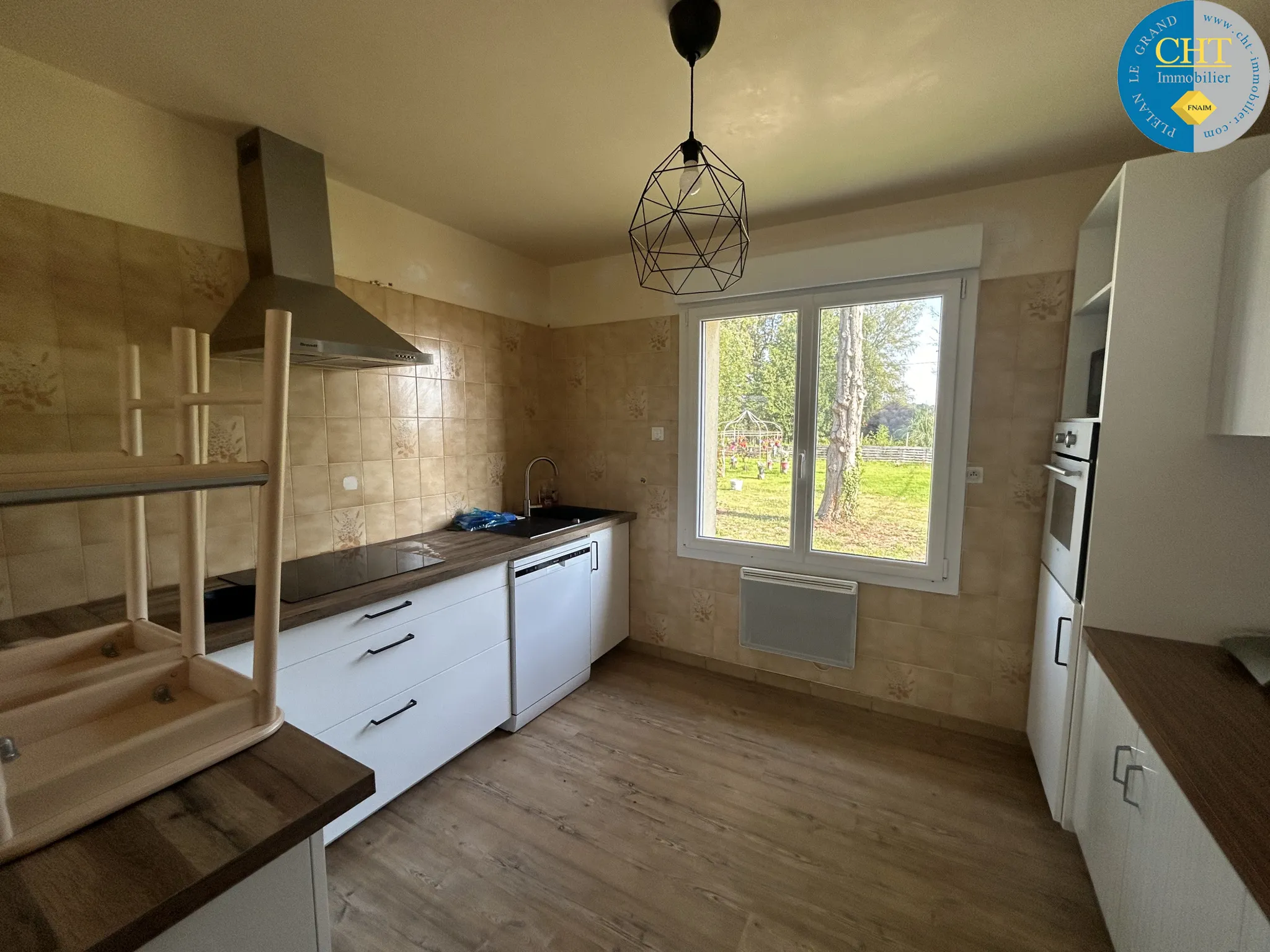 Maison en pierres rénovée avec 3 chambres à Monteneuf 