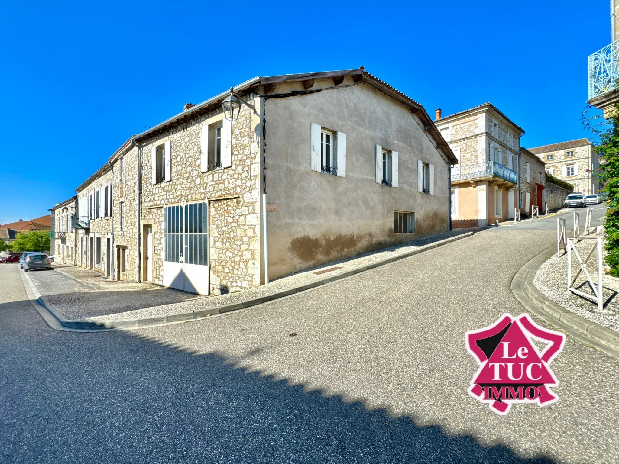 Maison en pierre avec 3 chambres et garage à Monflanquin 